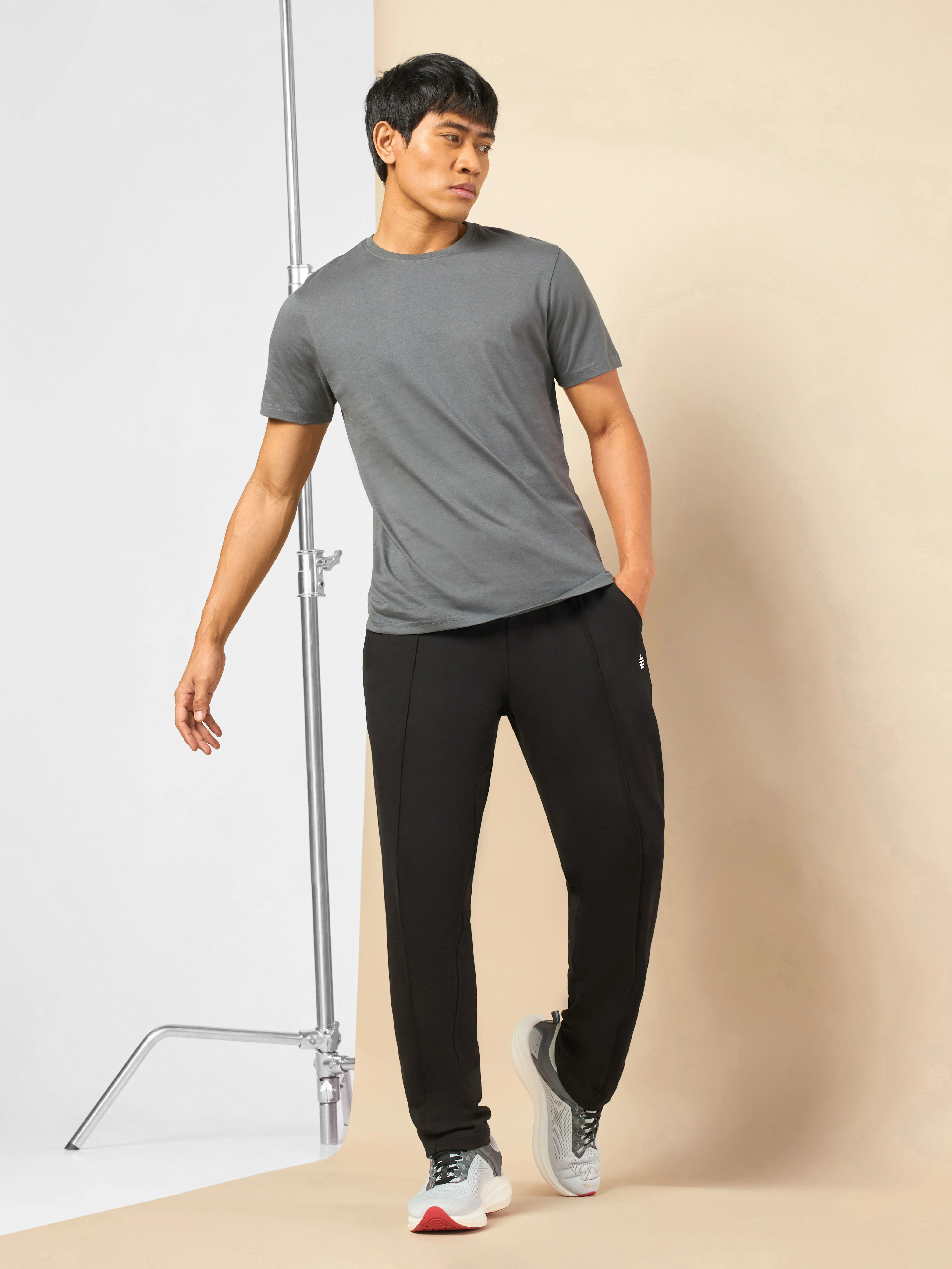 Men's Step Up Black Lifestyle Trackpants - Image 3
