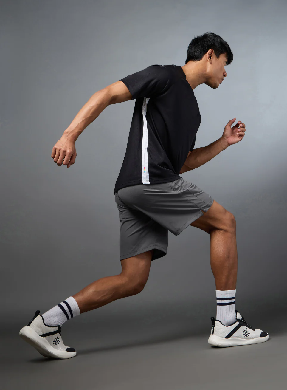 Men's Terrain Run Grey Shorts - Image 4