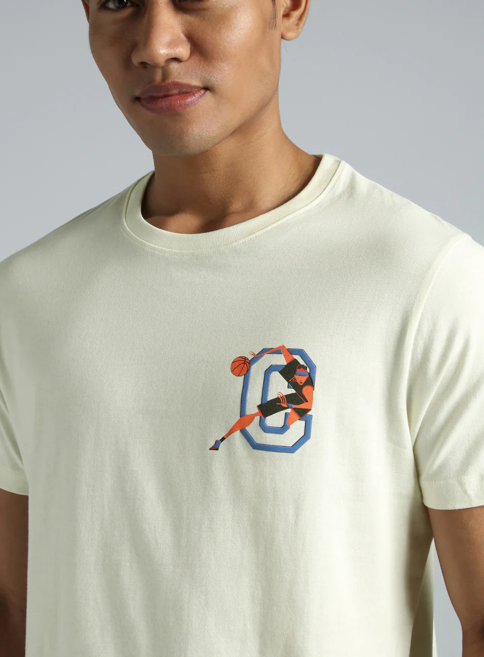 Men's Off White Play Basketball Graphic T-shirt - Image 7
