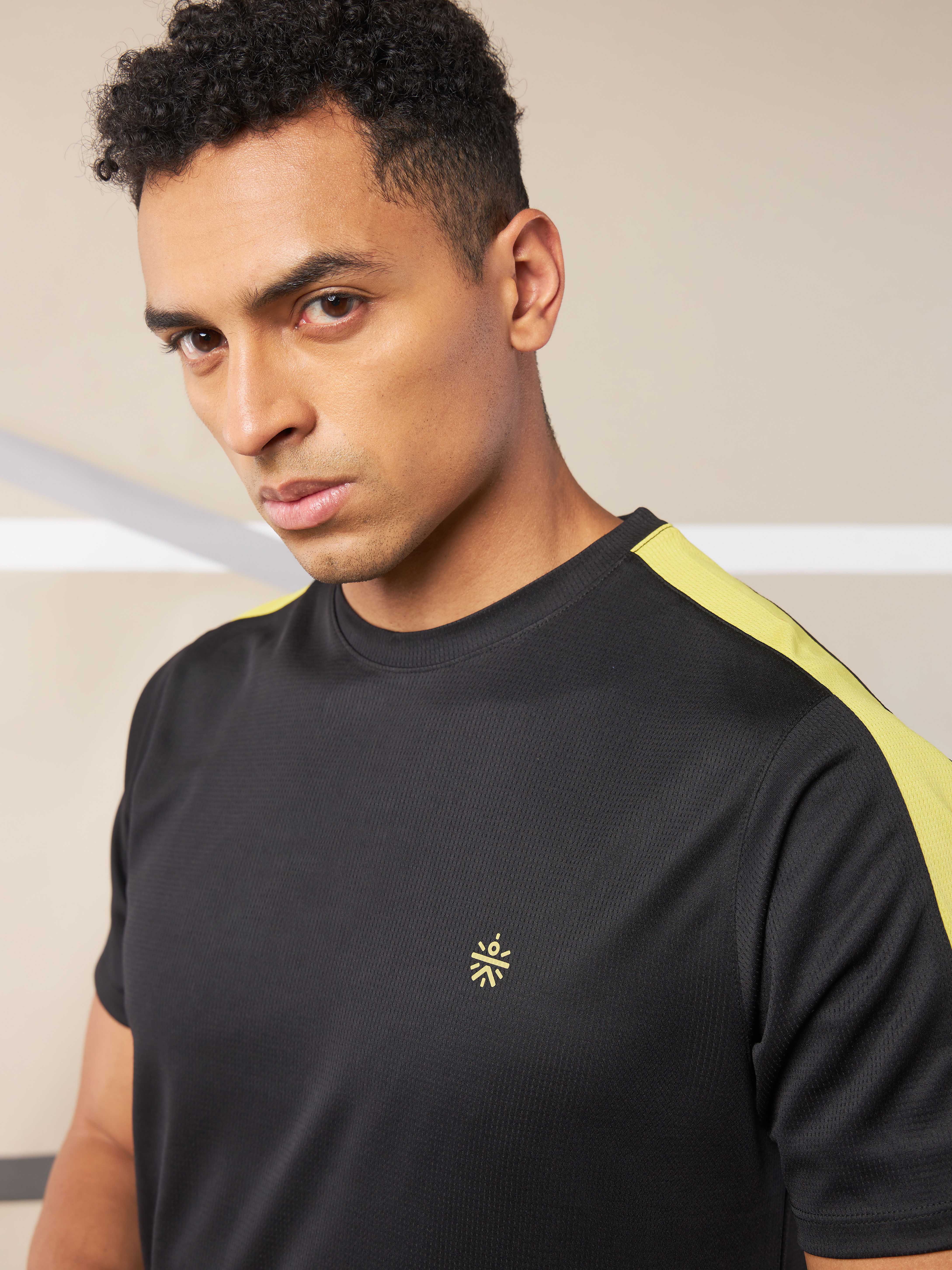Shoulder Pop Active T-shirt - Image 8