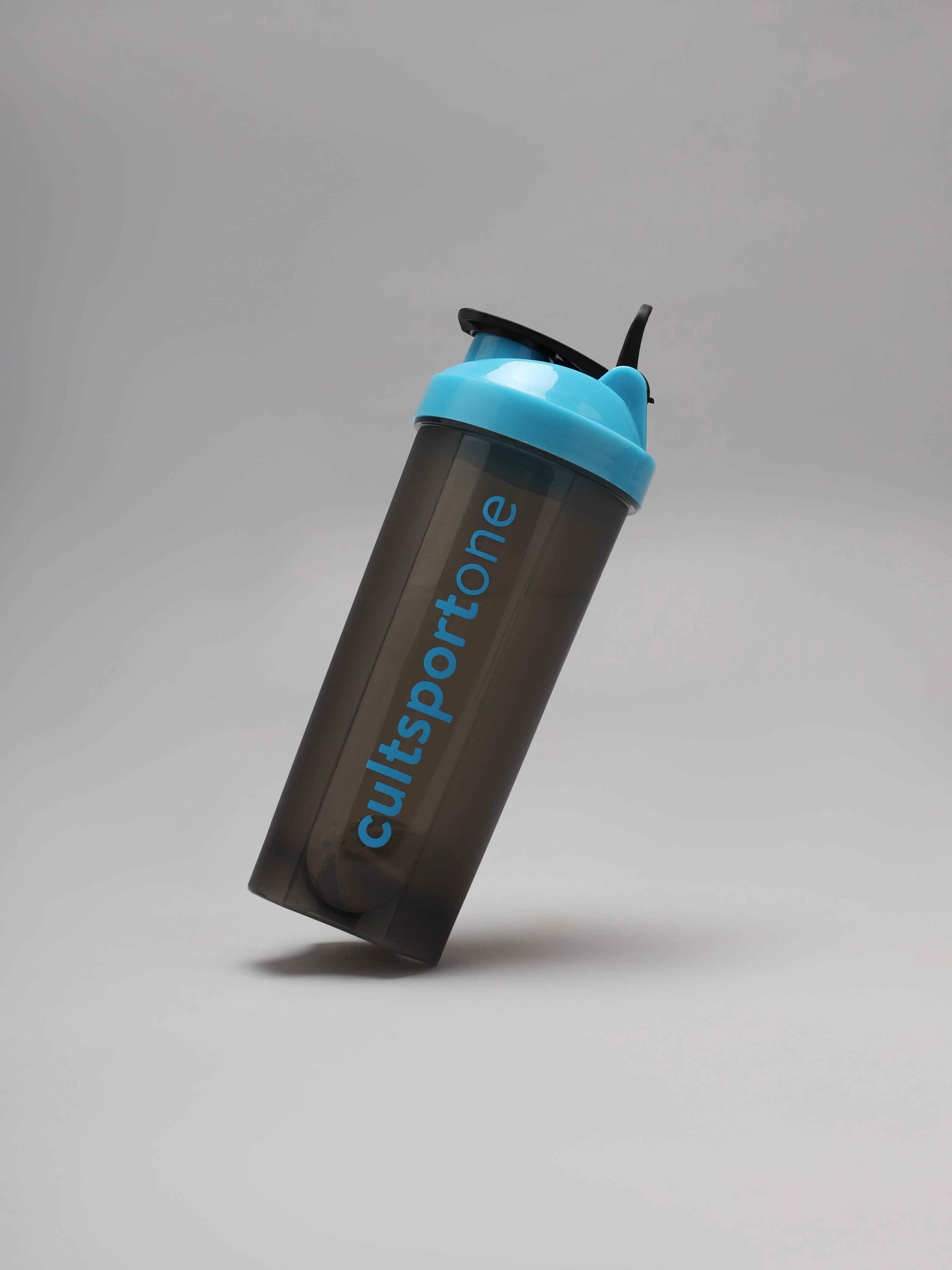 Spill Proof Flip Top Shaker with Blender Ball - Image 2