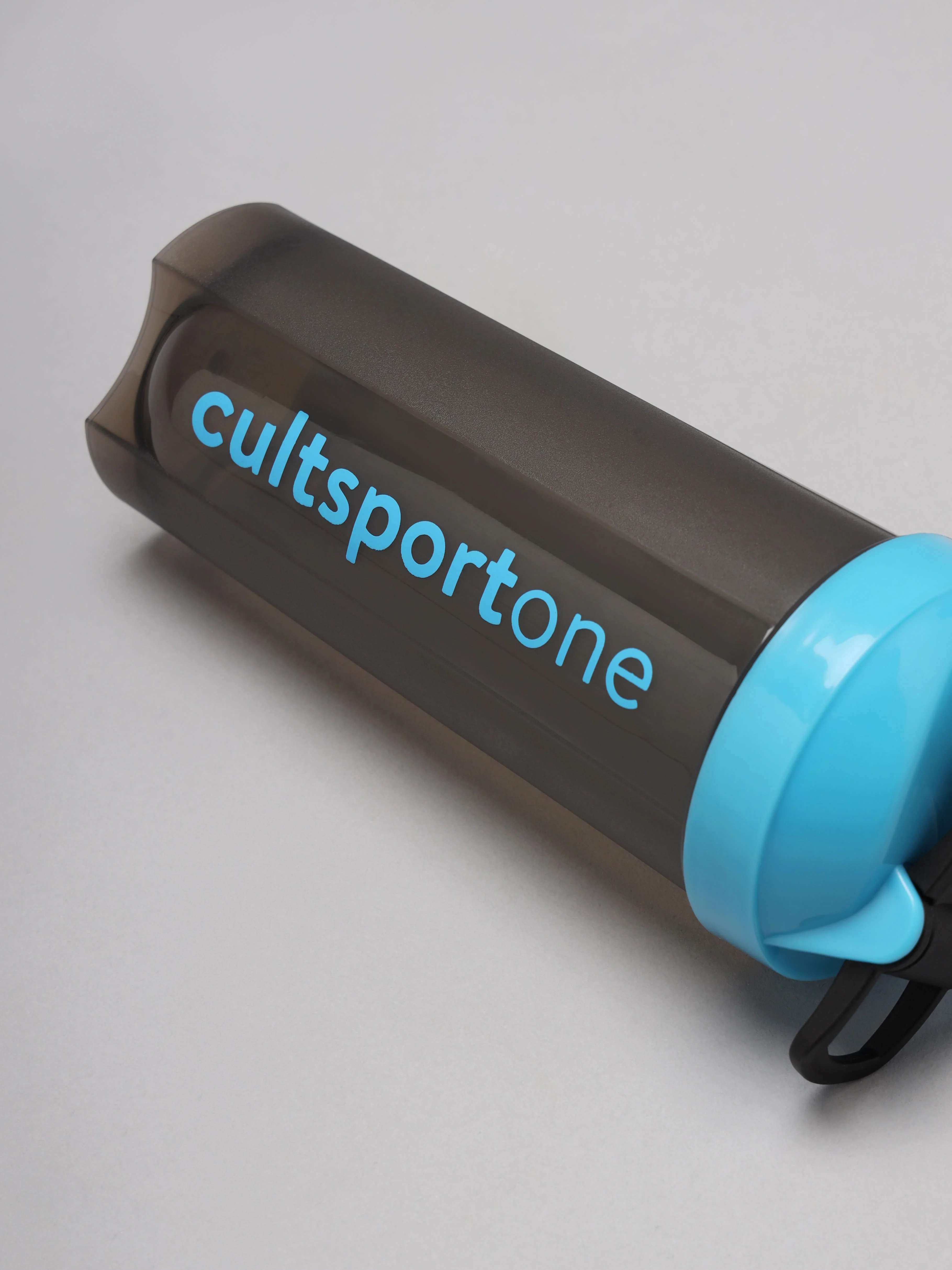 Spill Proof Flip Top Shaker with Blender Ball - Image 7