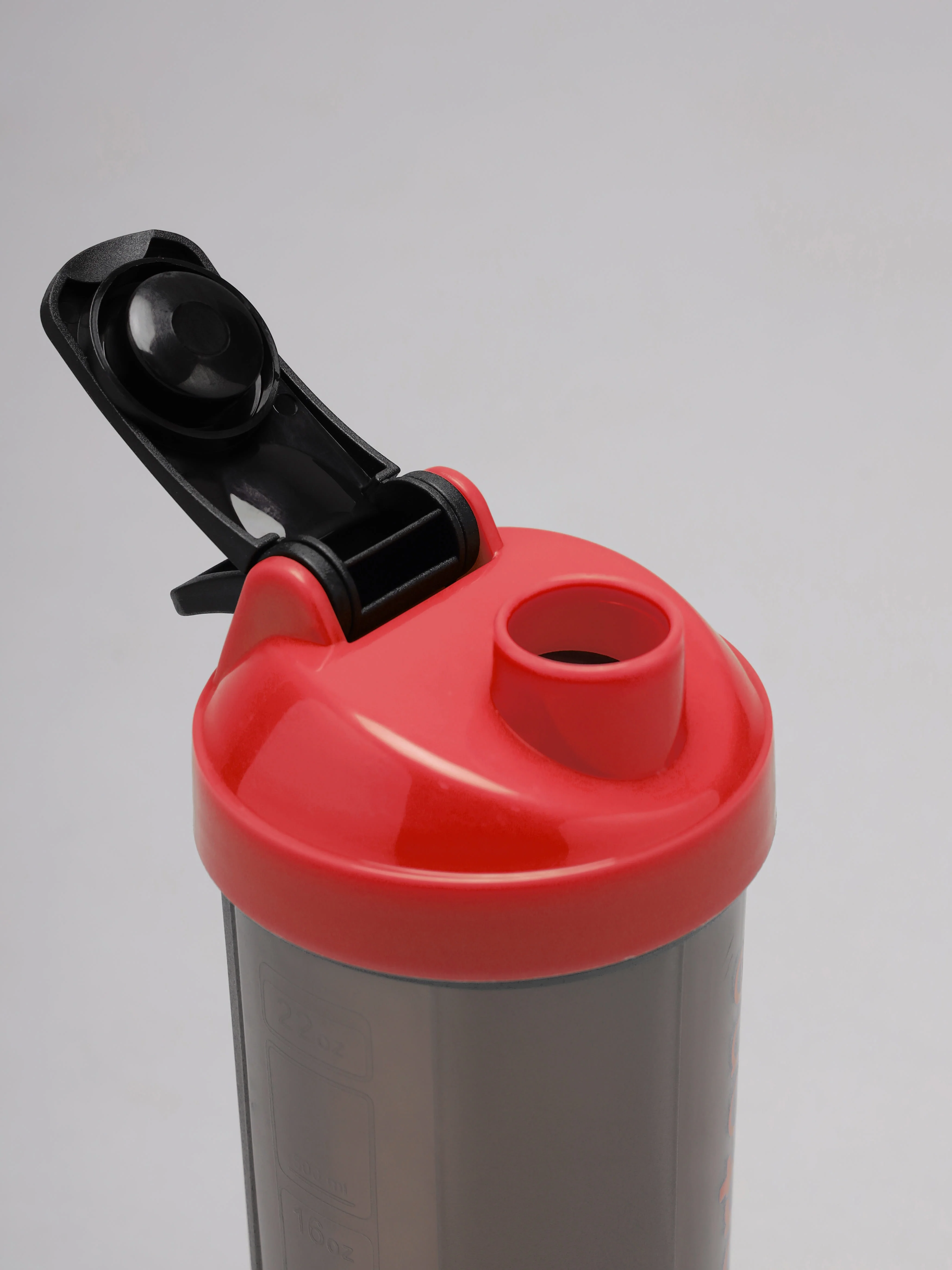 Spill Proof Flip Top Shaker with Blender Ball - Image 5