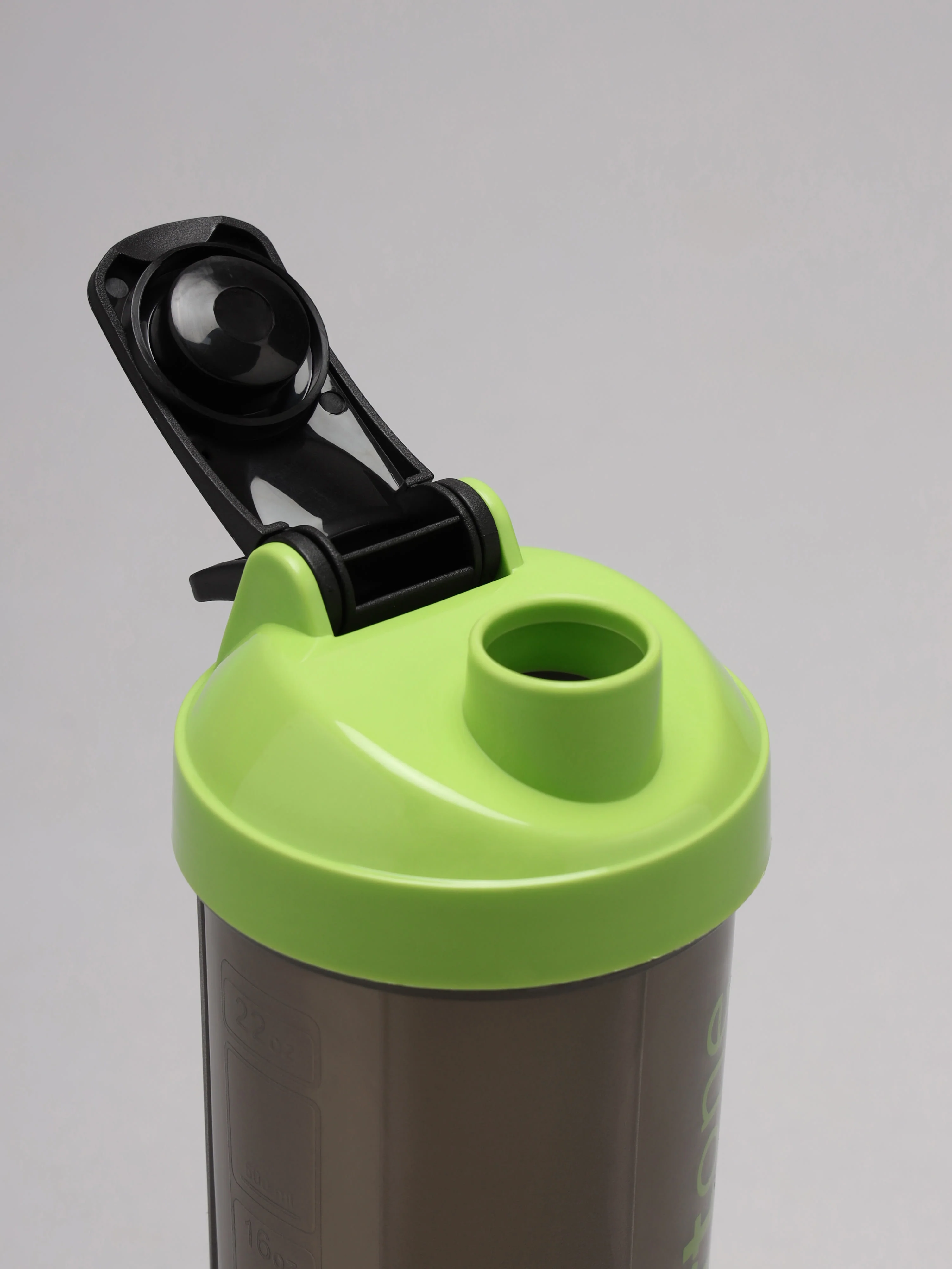 Spill Proof Flip Top Shaker with Blender Ball - Image 5
