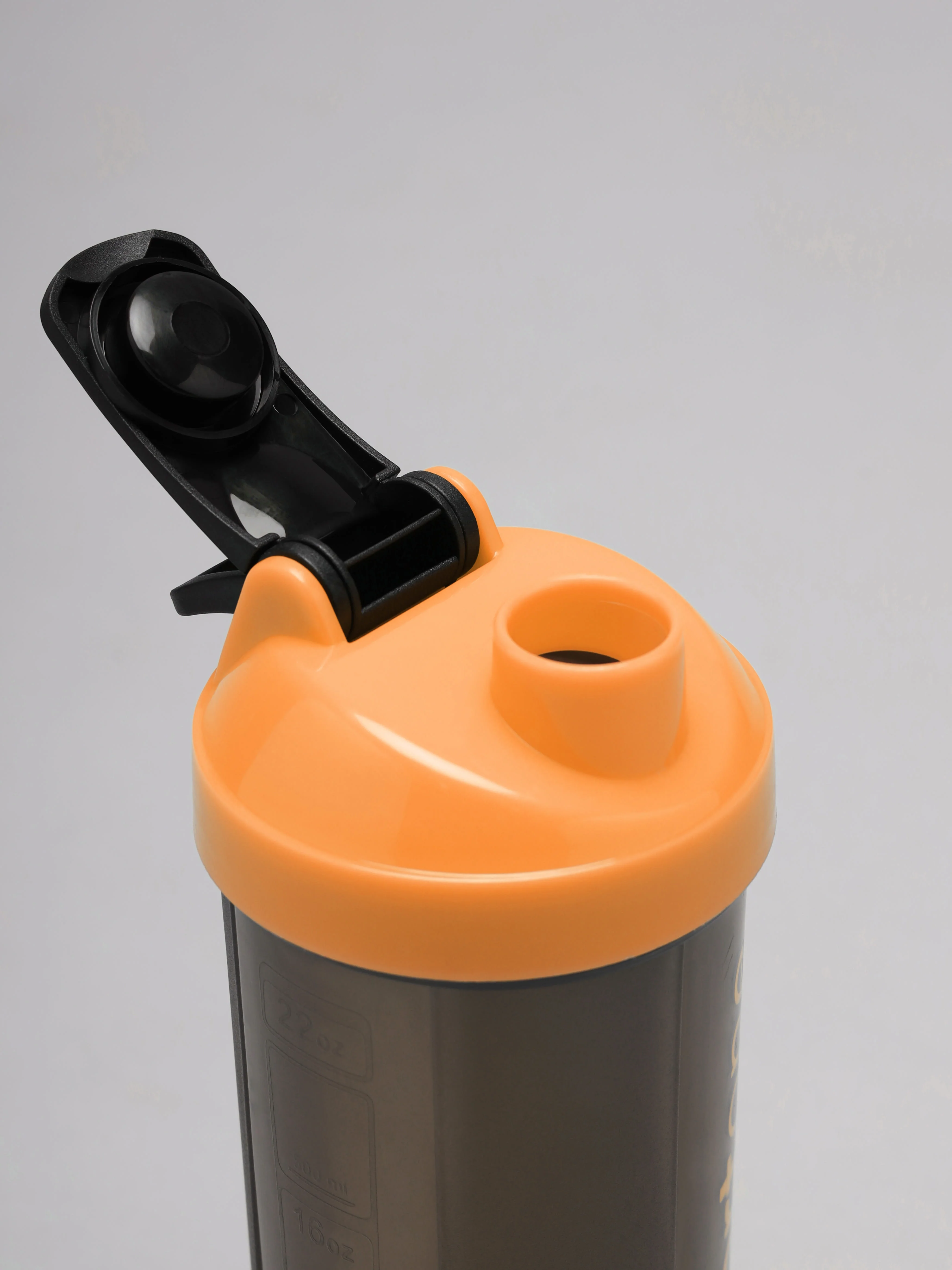 Spill Proof Flip Top Shaker with Blender Ball - Image 5