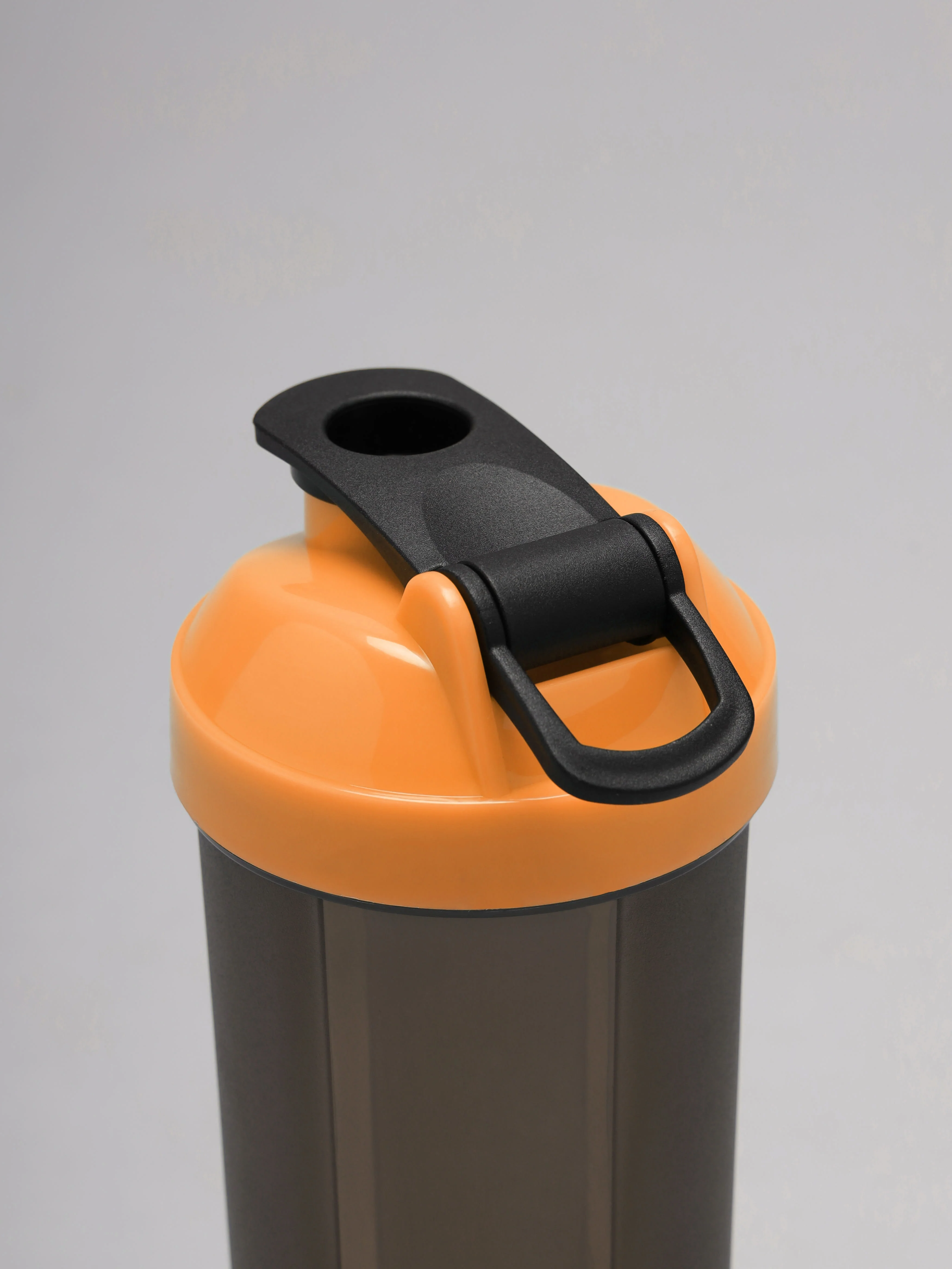 Spill Proof Flip Top Shaker with Blender Ball - Image 6