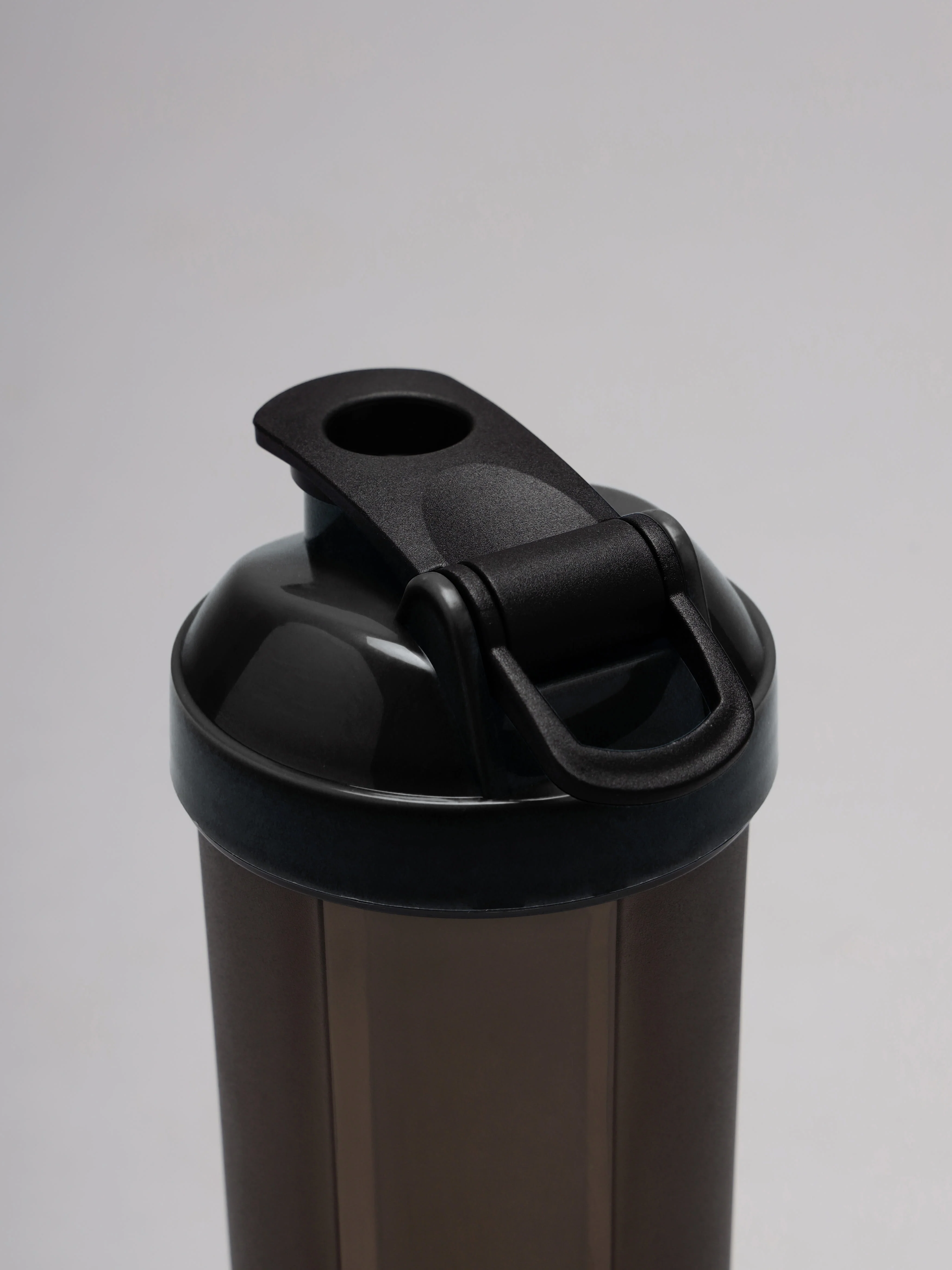Spill Proof Flip Top Shaker with Blender Ball - Image 6