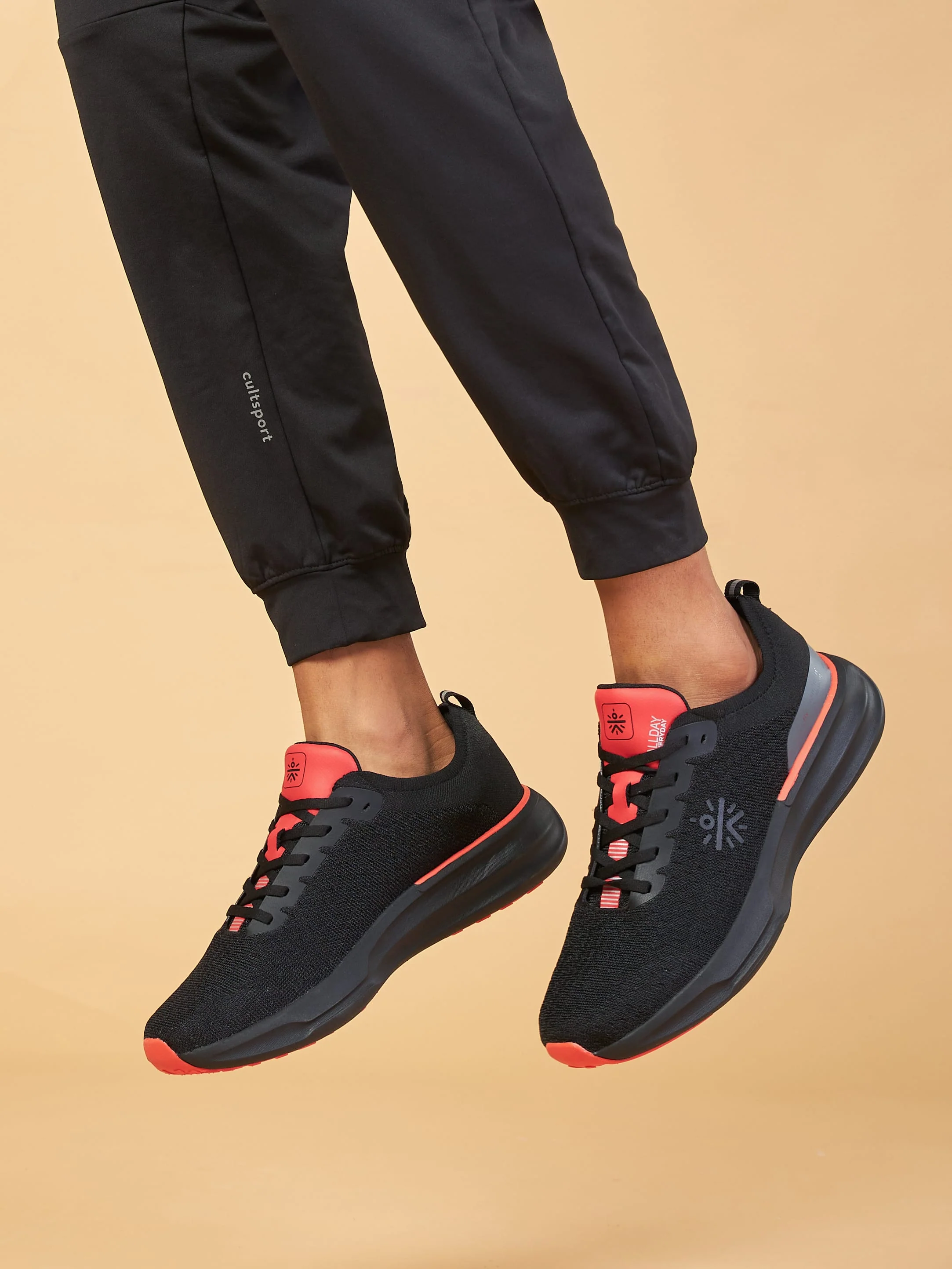 cult Versa Fly Men Running Shoes - Black/Red - Image 10