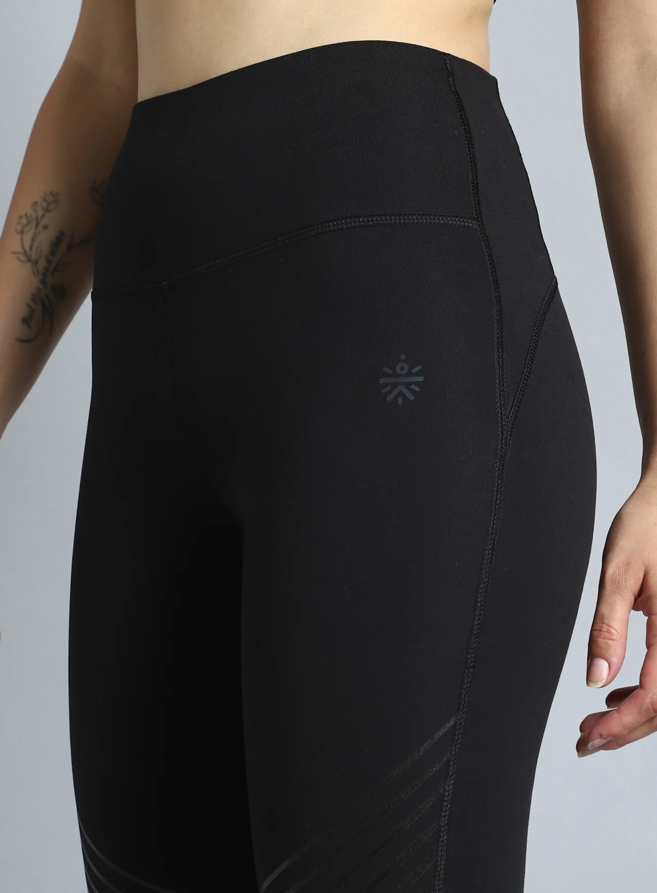 Women's Black Energy Flow Printed COMFlex Tights - Image 8