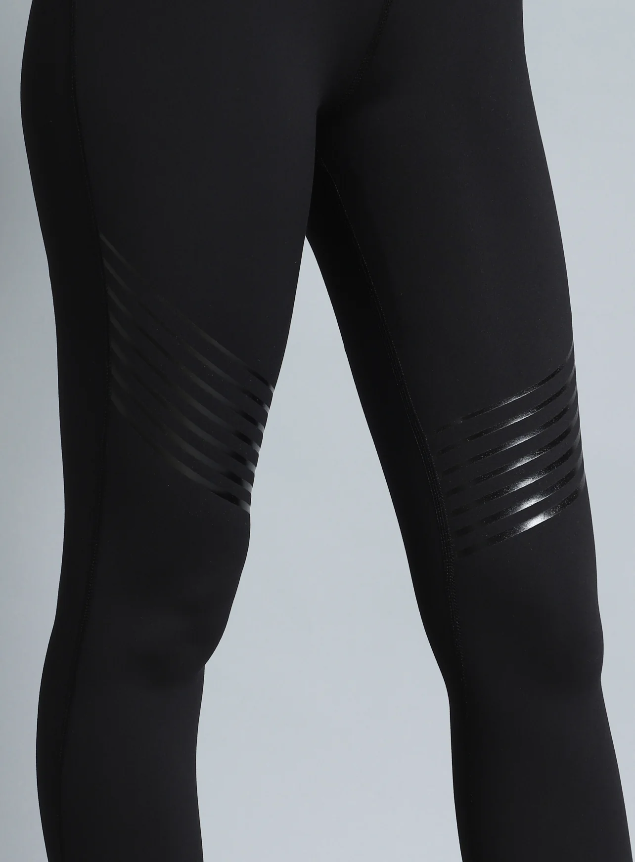 Women's Black Energy Flow Printed COMFlex Tights - Image 9