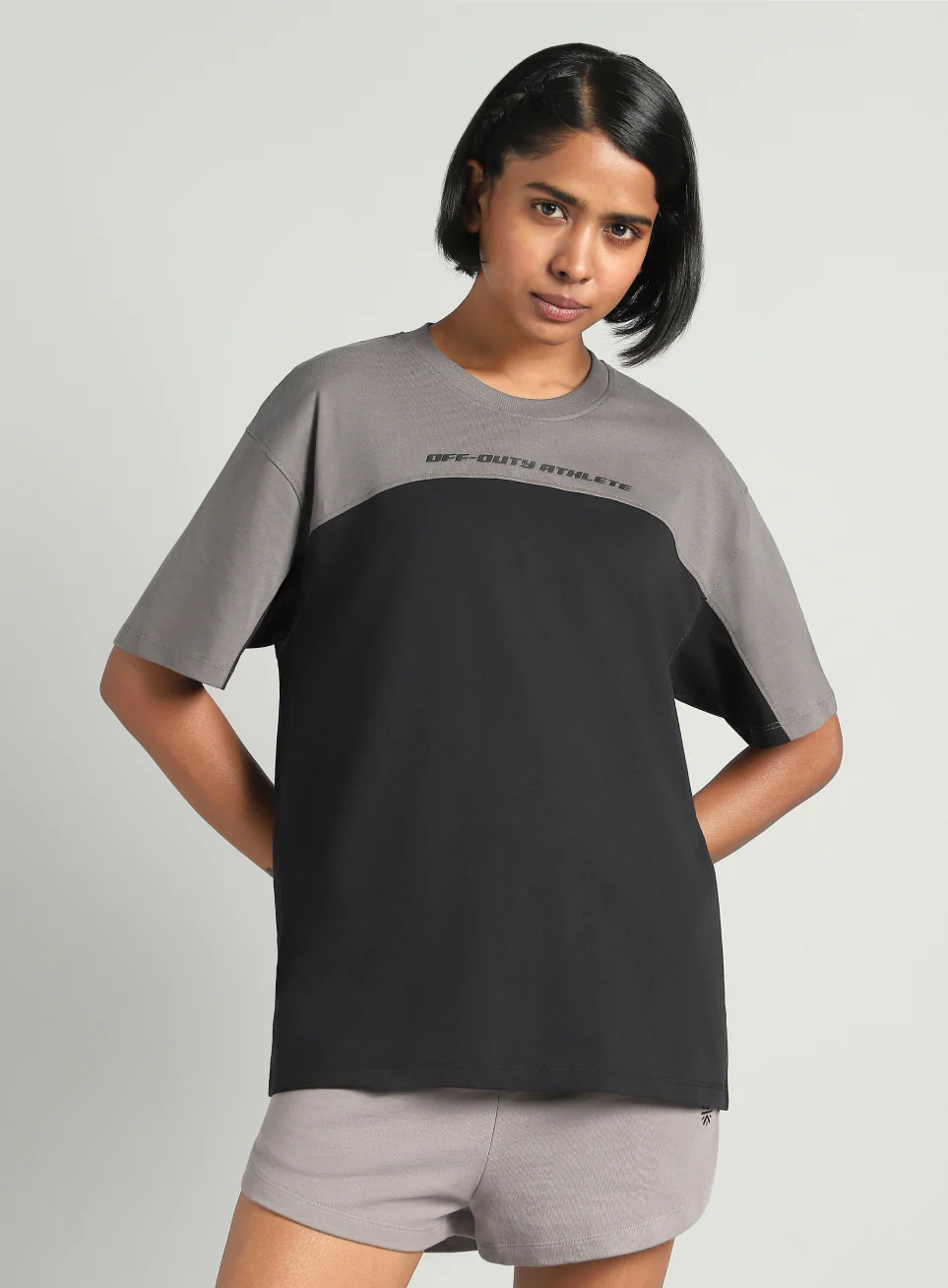 Women's Black Offbeat Colorblock Oversized Fit T-shirt - Image 4