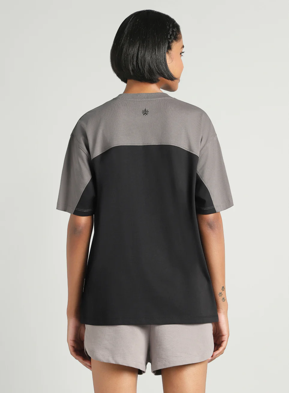 Women's Black Offbeat Colorblock Oversized Fit T-shirt - Image 6