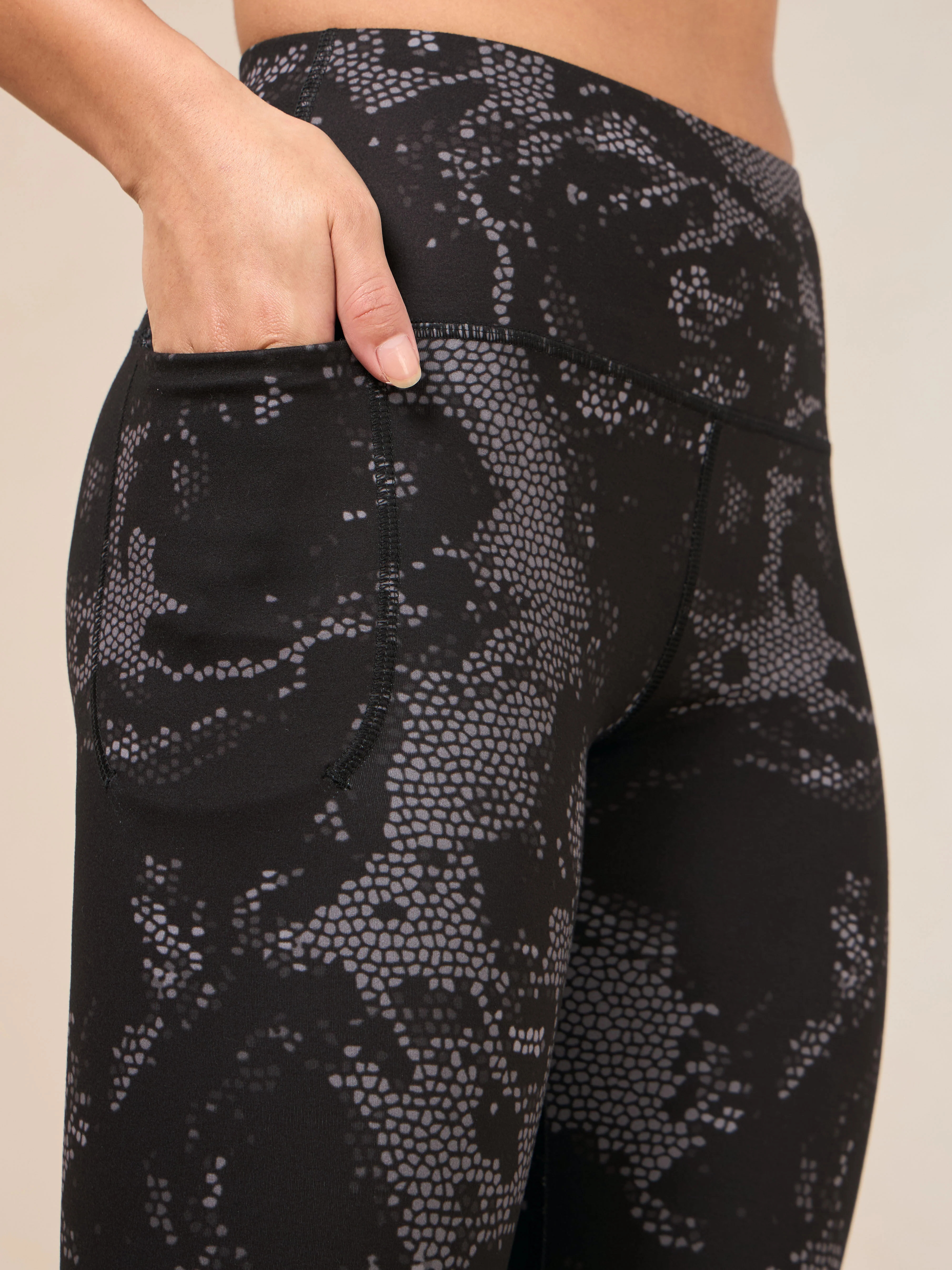 Women's Black Printed Train All Day COMFlex Tights - Image 7