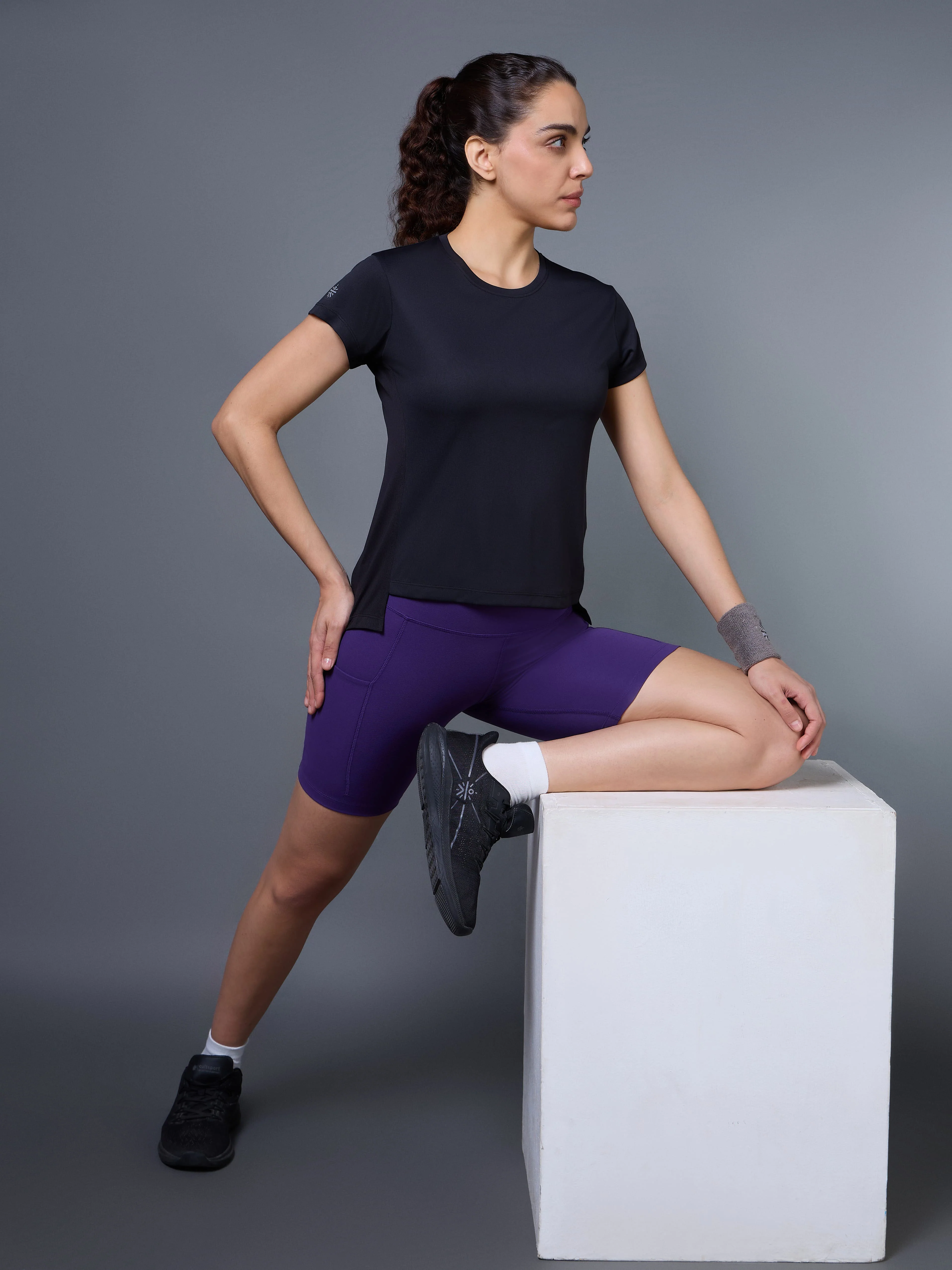 Women's Black Run Elevate Cropped T-shirt - Image 2