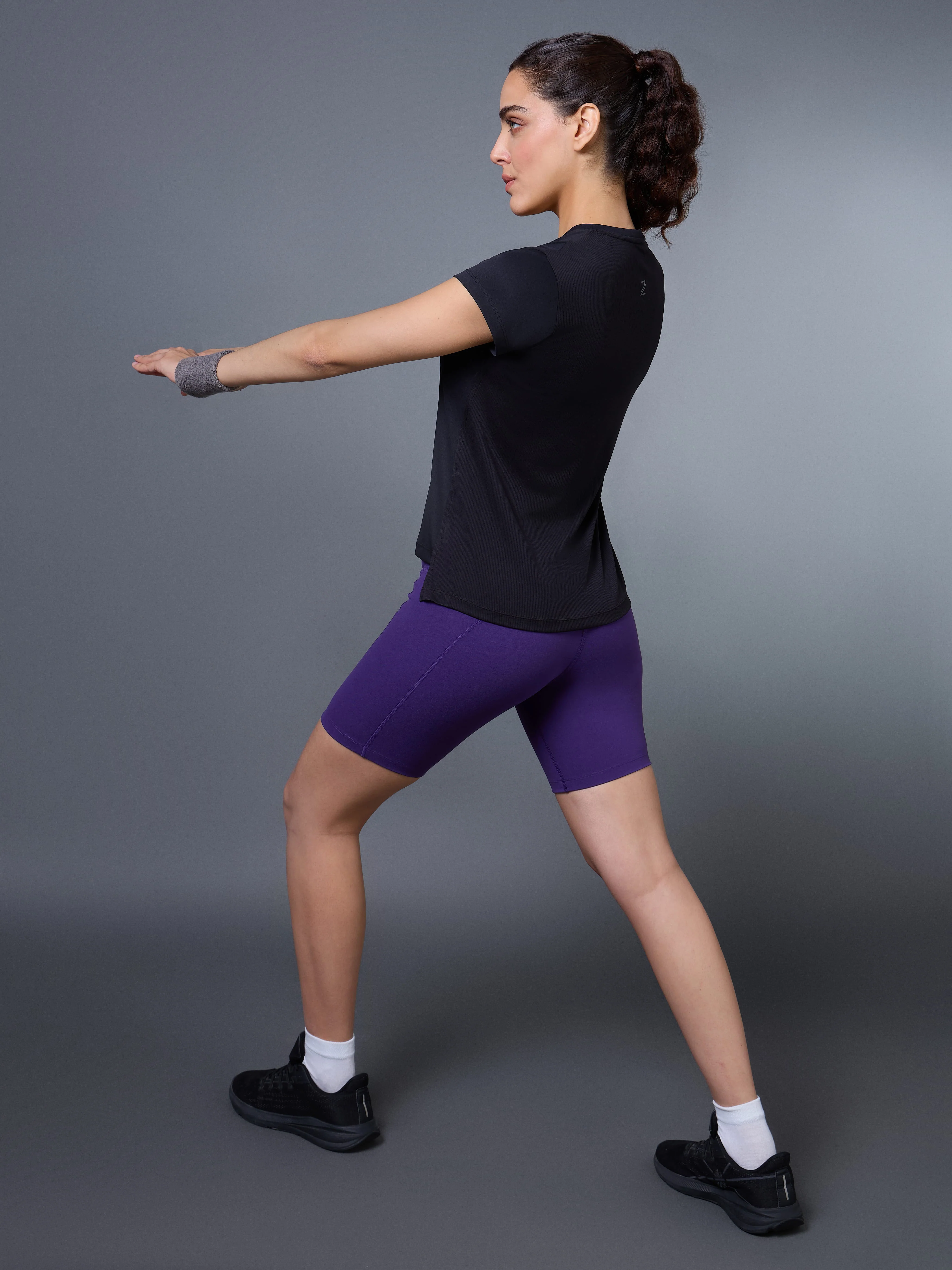 Women's Black Run Elevate Cropped T-shirt - Image 3