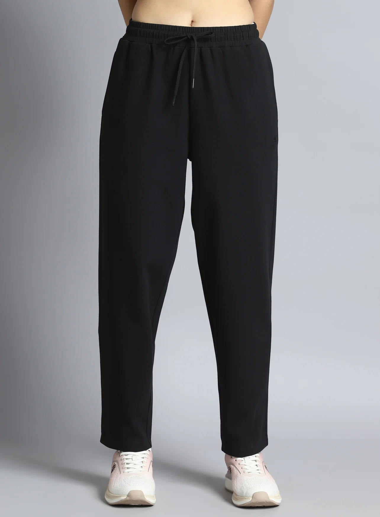 Women's Black Traveller Tapered Fit Trackpants - Image 4