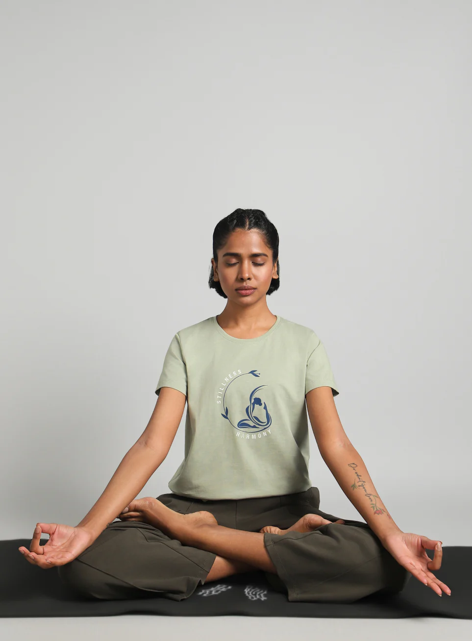 Women's Green Flow Harmony Print Yoga T-shirt - Image 2