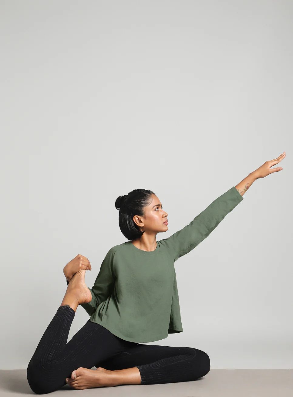 Women's Green Form Overlap Yoga T-shirt - Image 2