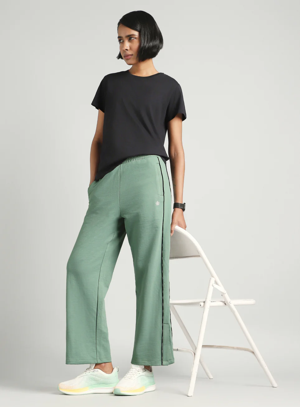 Women's Green Panelled Straight Fit Trackpants - Image 3