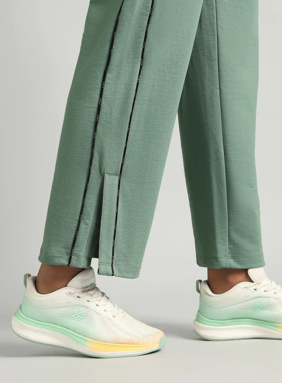 Women's Green Panelled Straight Fit Trackpants - Image 8