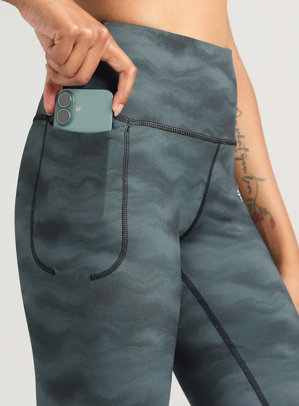 Women's Grey Earthy Texture Printed COMFlex Yoga Tights - Image 7