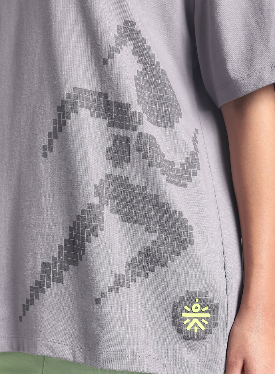 Women's Grey On The Move Graphic Oversized Fit T-shirt - Image 8