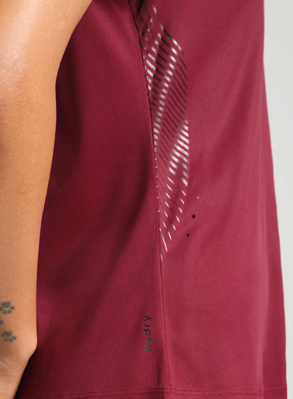 Women's Maroon Contour Print T-shirt - Image 8