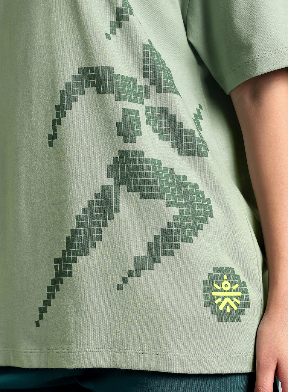 Women's Olive On The Move Graphic Oversized Fit T-shirt - Image 8