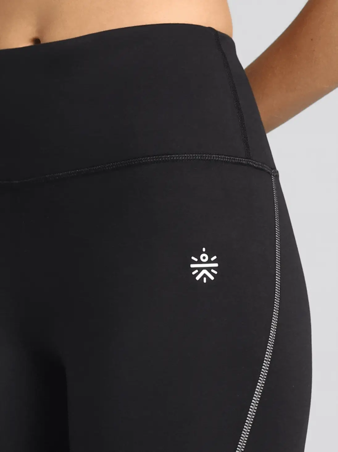 Women's Black Absolute Fit Solid Running Tights - Image 7