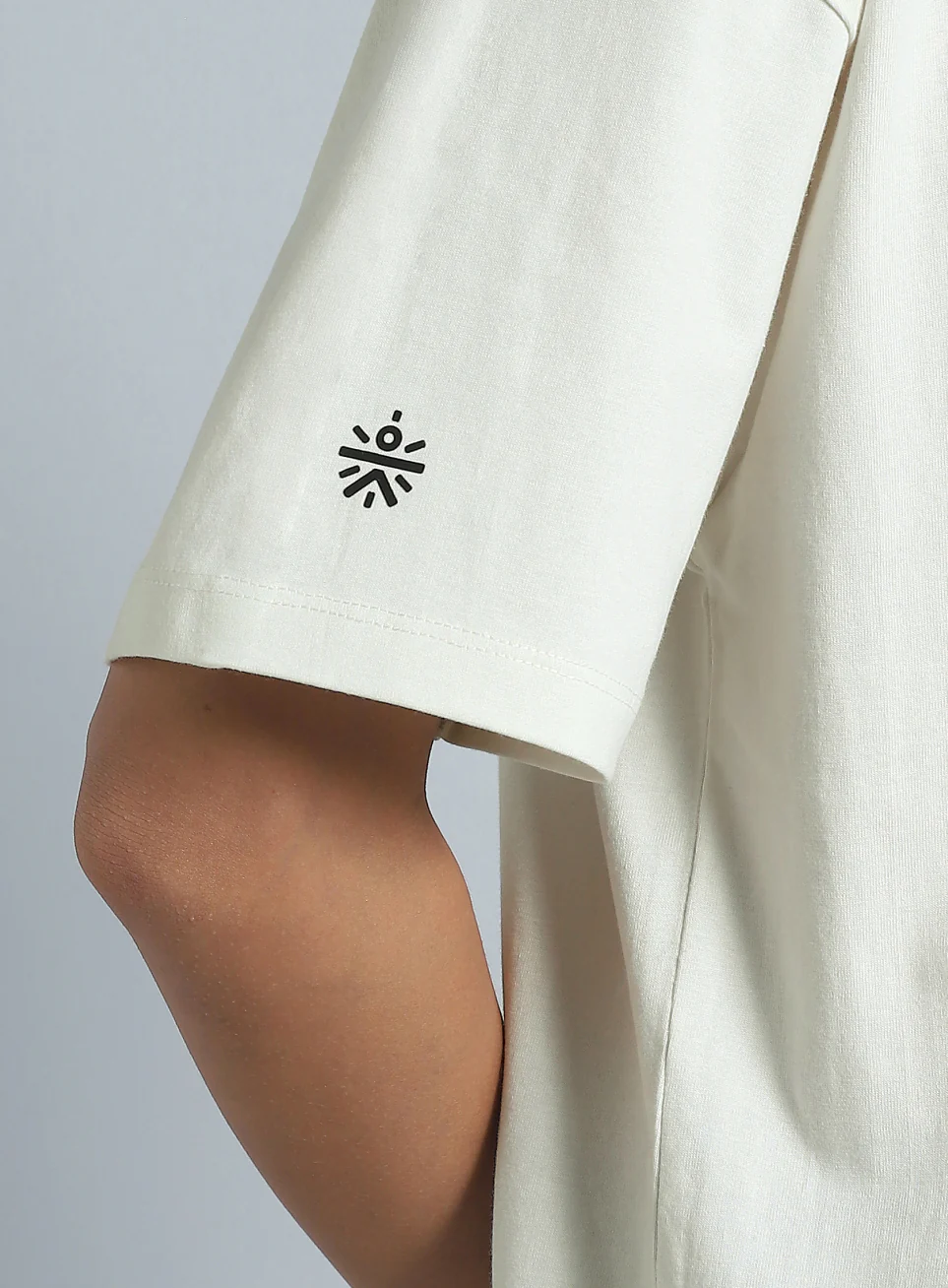 Women's White Back Print Oversized Fit T-shirt - Image 9