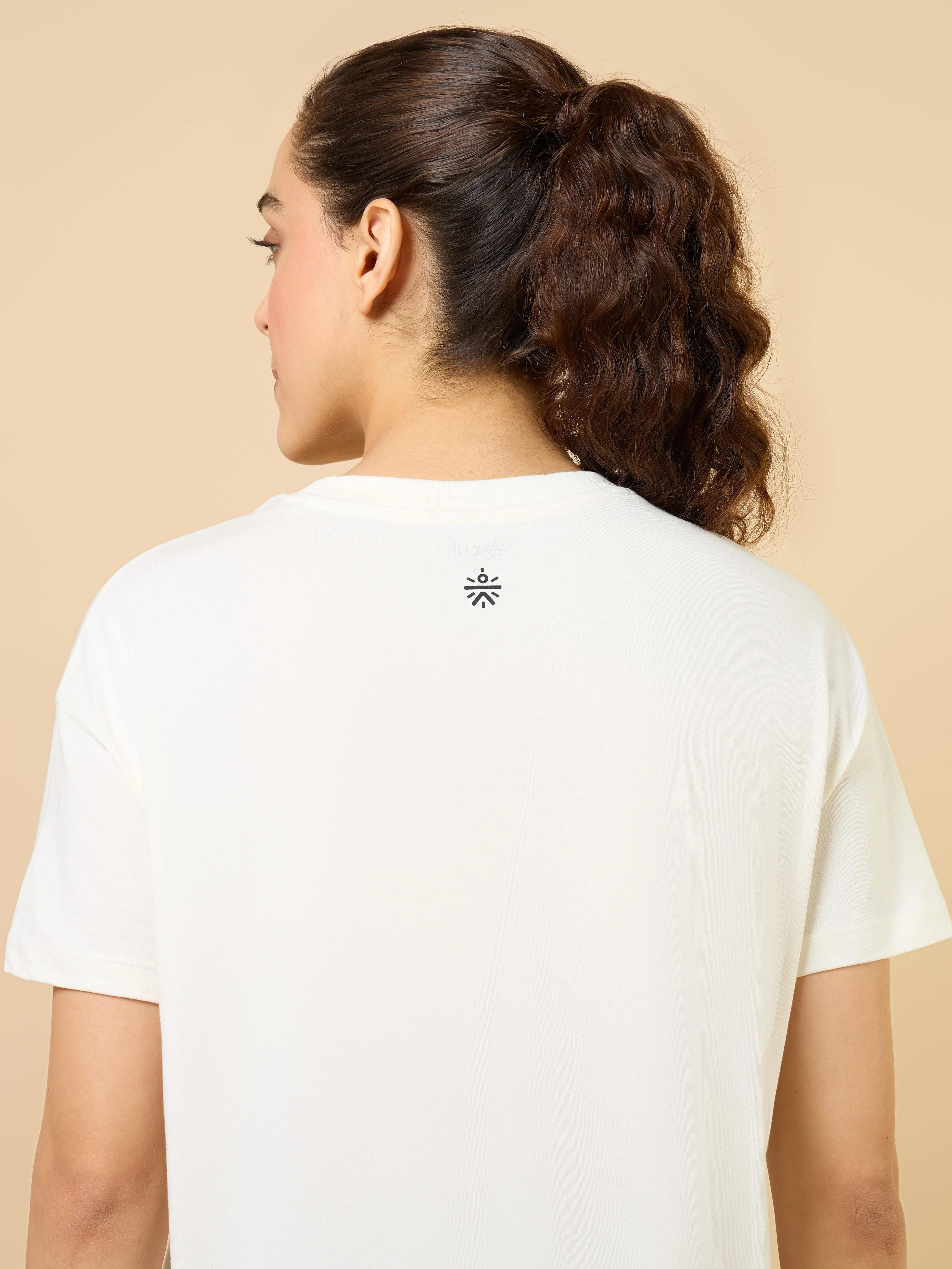 Women's Off white Sports League Relxed Graphic T-shirt - Image 8