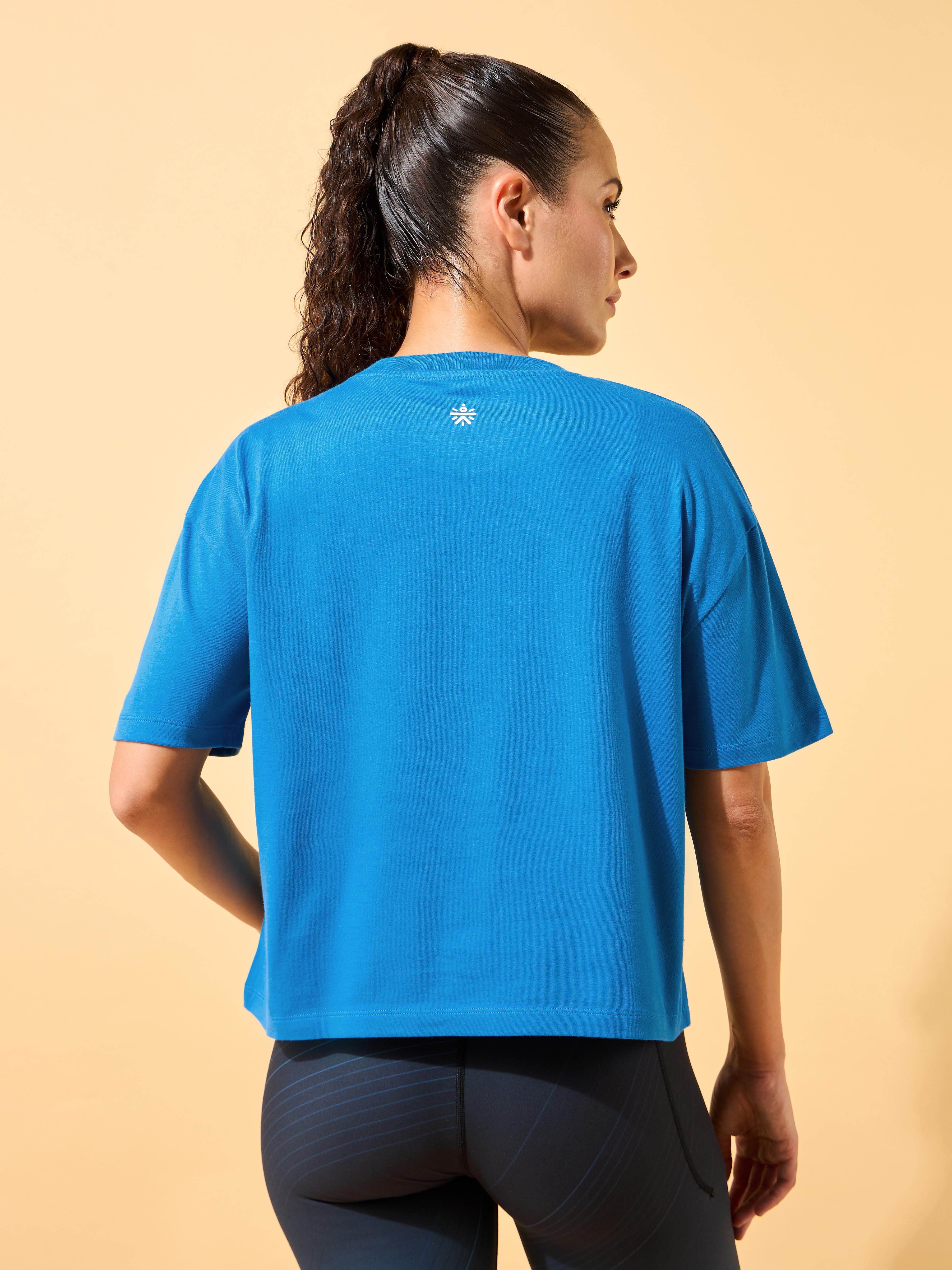 Yoga Caricature Print Cropped T-shirt - Image 4