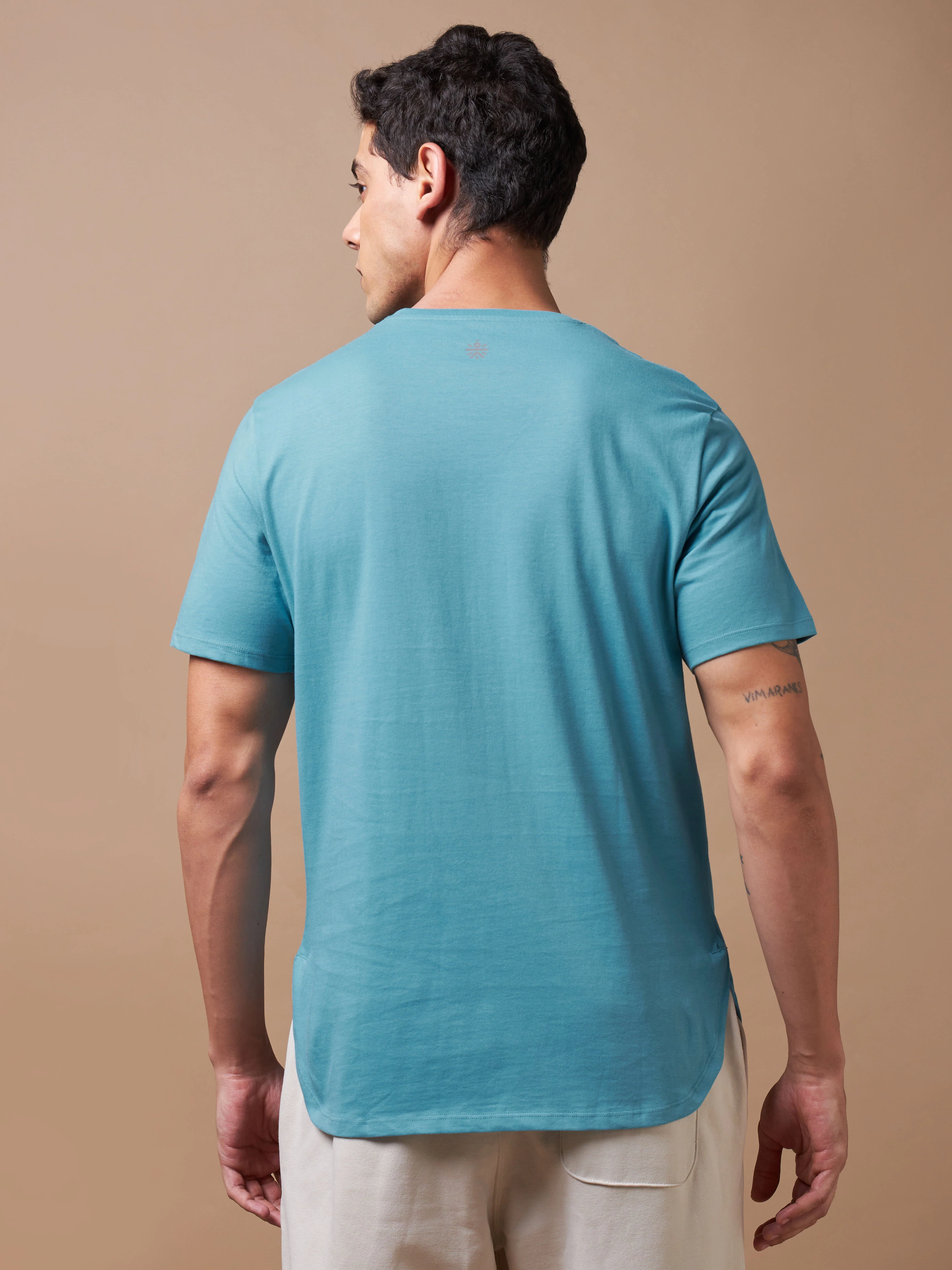 Yogi Essential T-shirt - Image 6